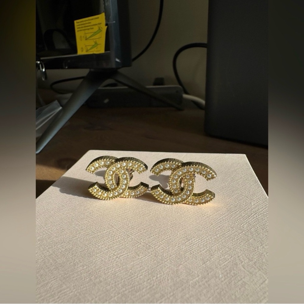 Vintage Authentic Chanel Clip Earrings, Pearl and Gold finishe